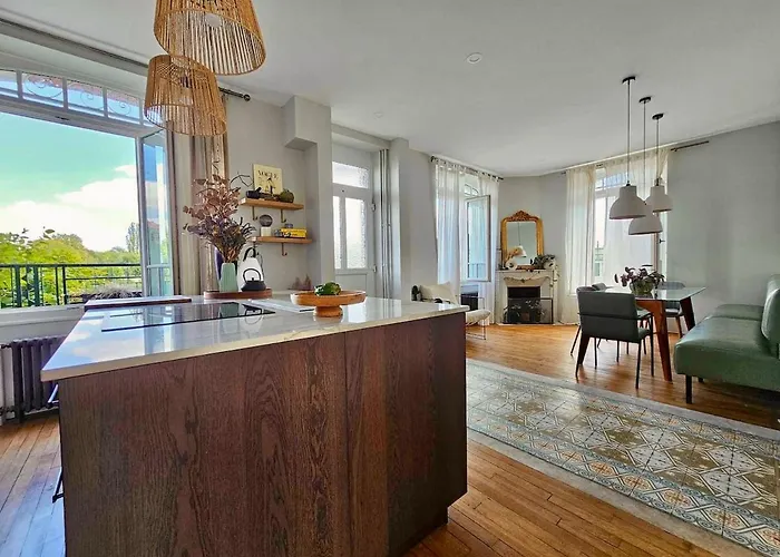 Grande Maison De Charme Avec Jardin